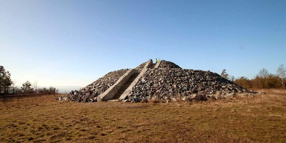 Šlovický vrch s vyhlídkovou mohylou 7km